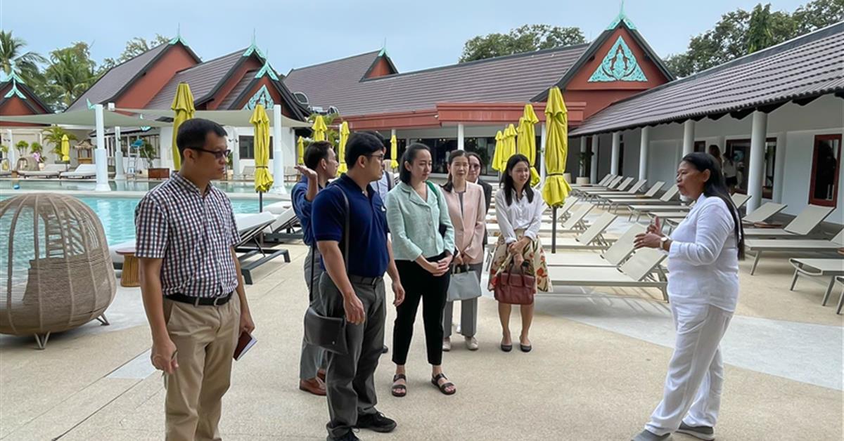 คณะศิลปศาสตร์ เข้าศึกษาดูงานและแลกเปลี่ยนเรียนรู้ด้านการพัฒนาสหกิจศึกษาและหลักสูตร ณ บริษัท ฮอลลิเดย์ วิลเลเจส (ประเทศไทย) จำกัด โรงแรมคลับเมด ภูเก็ต